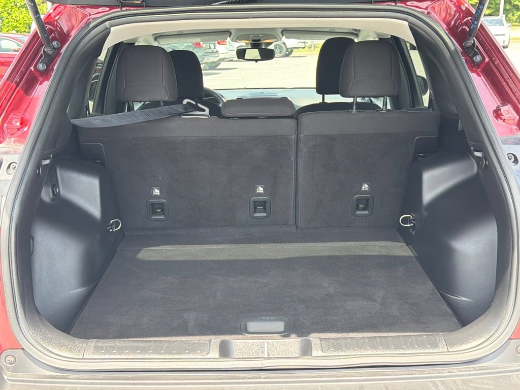 Used 2021 Jeep Cherokee Latitude FWD image 18
