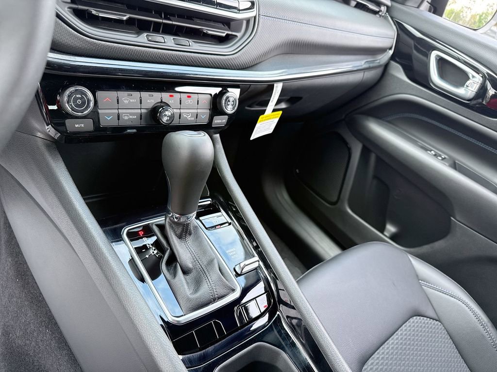 New 2026 Jeep Compass Latitude image 18