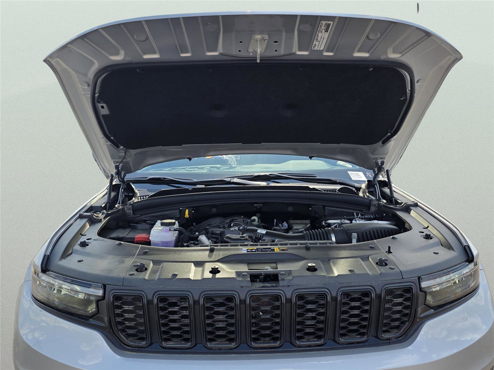 New 2025 Jeep Grand Cherokee L Altitude image 38