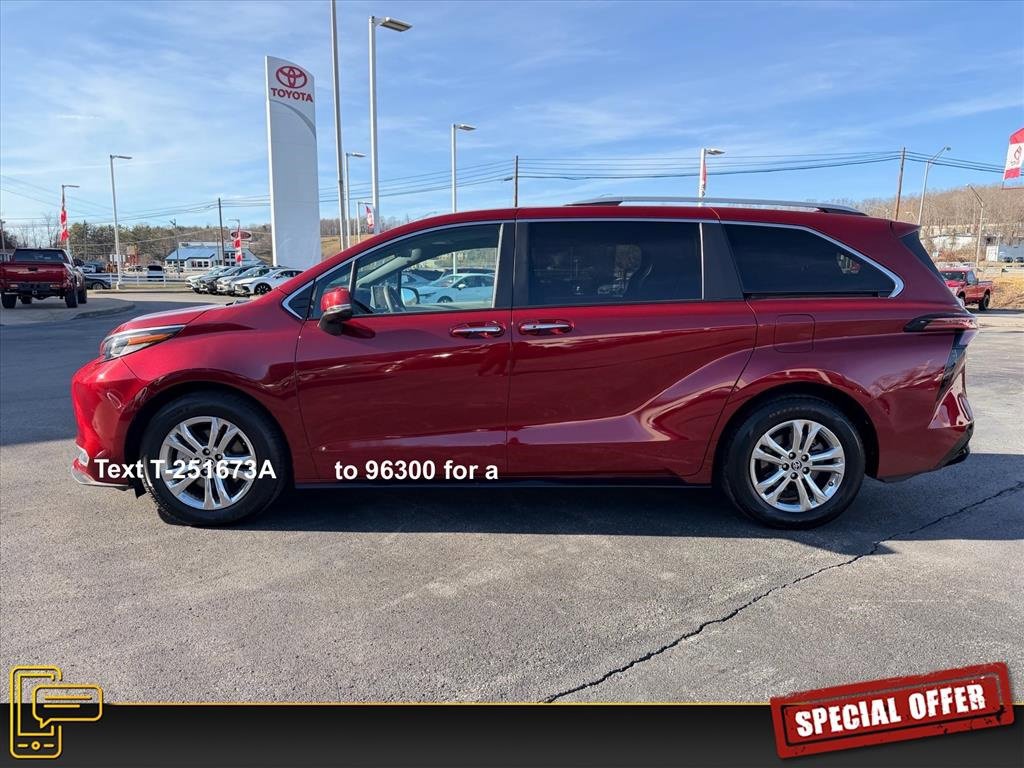 Used 2023 Toyota Sienna Platinum image 10