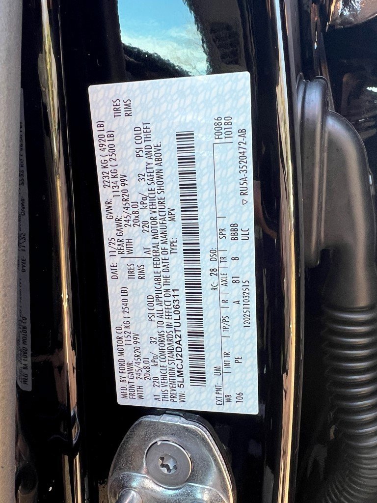 New 2026 Lincoln Corsair Reserve w/ Jet Appearance Package image 23