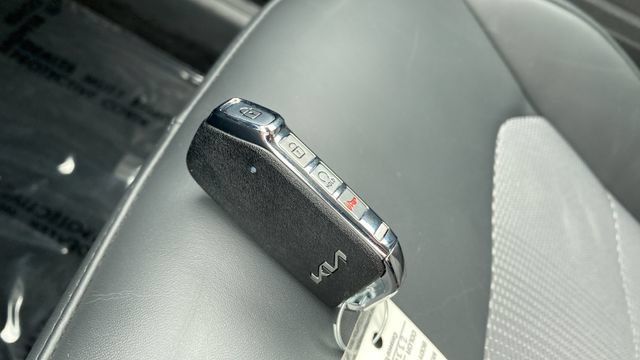 Certified 2025 Kia Niro EX Touring FWD image 38