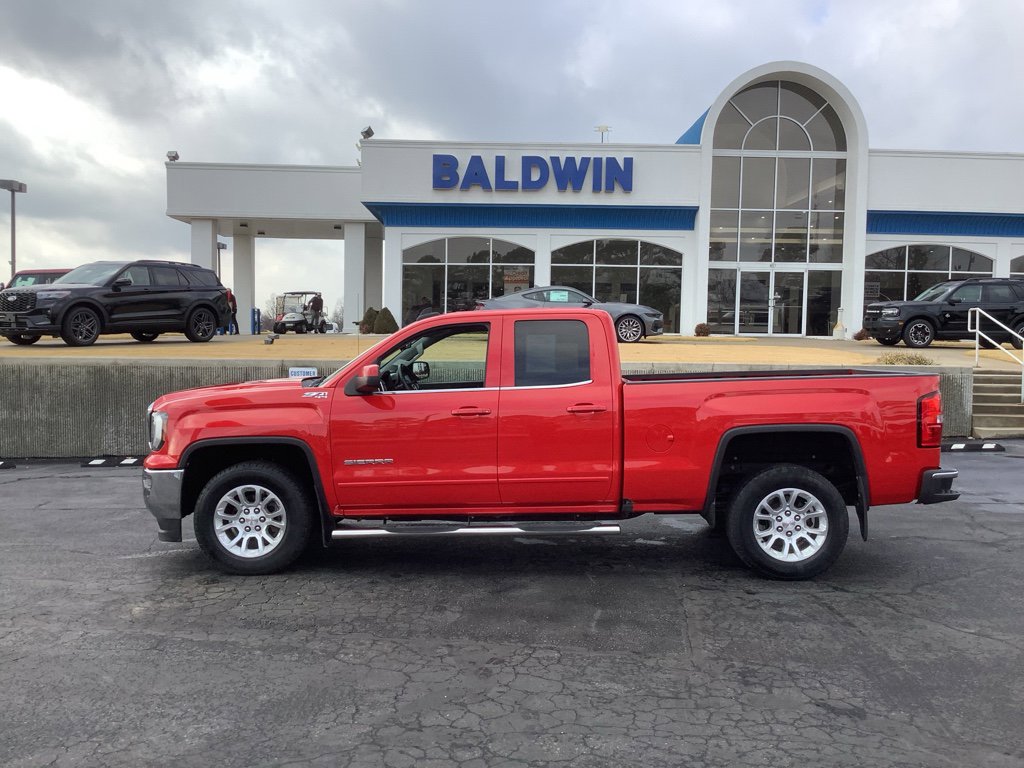 Used 2017 GMC Sierra 1500 SLE w/ SLE Value Package image 4