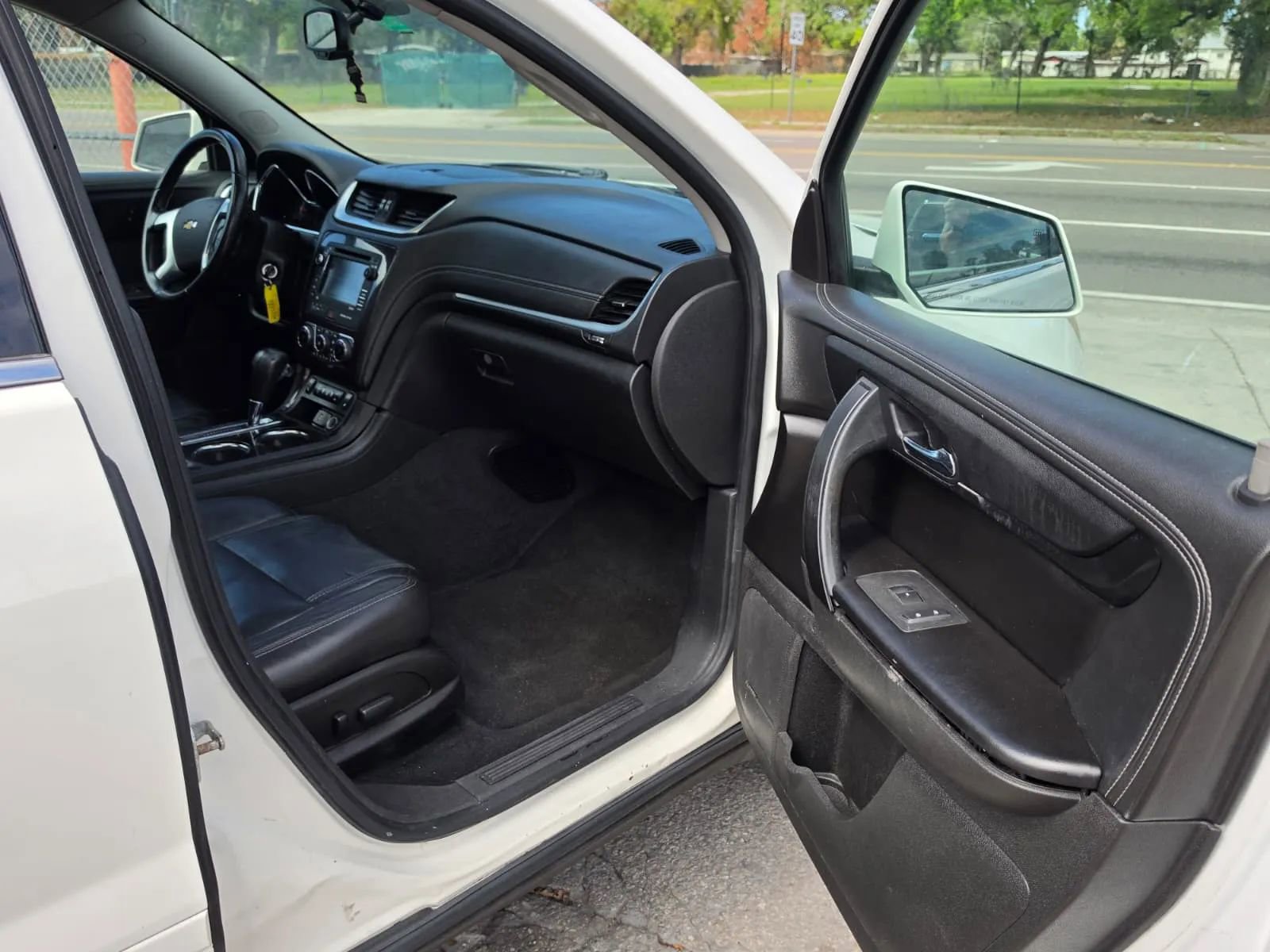 Used 2015 Chevrolet Traverse LT image 9
