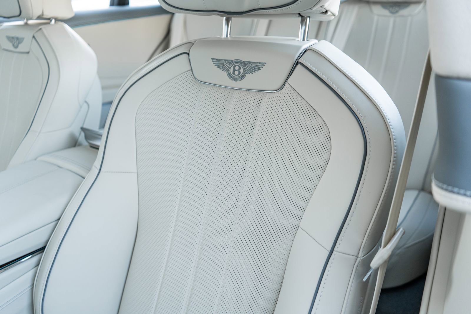 Certified 2026 Bentley Flying Spur Plug-In Hybrid image 28