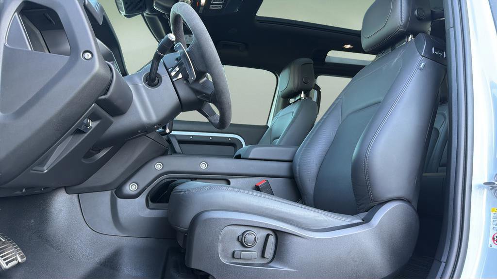 Used 2023 Land Rover Defender 90 V8 image 24