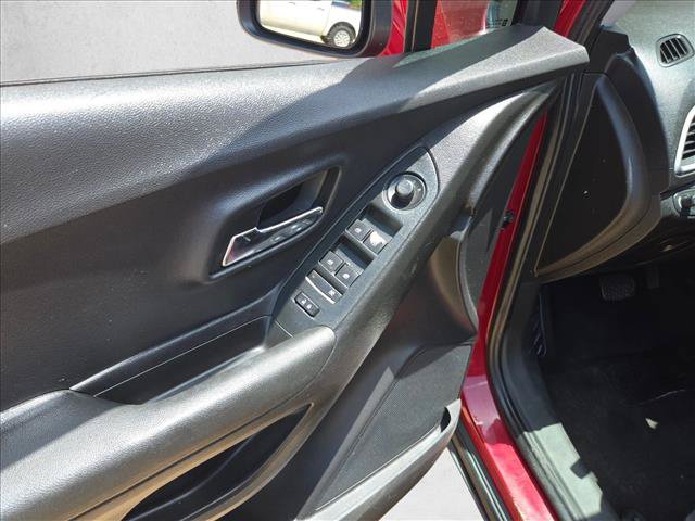 Used 2019 Chevrolet Trax LT w/ LPO, Cargo Package FWD image 24