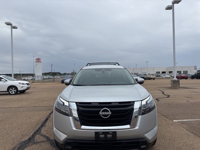 Used 2024 Nissan Pathfinder SV image 6