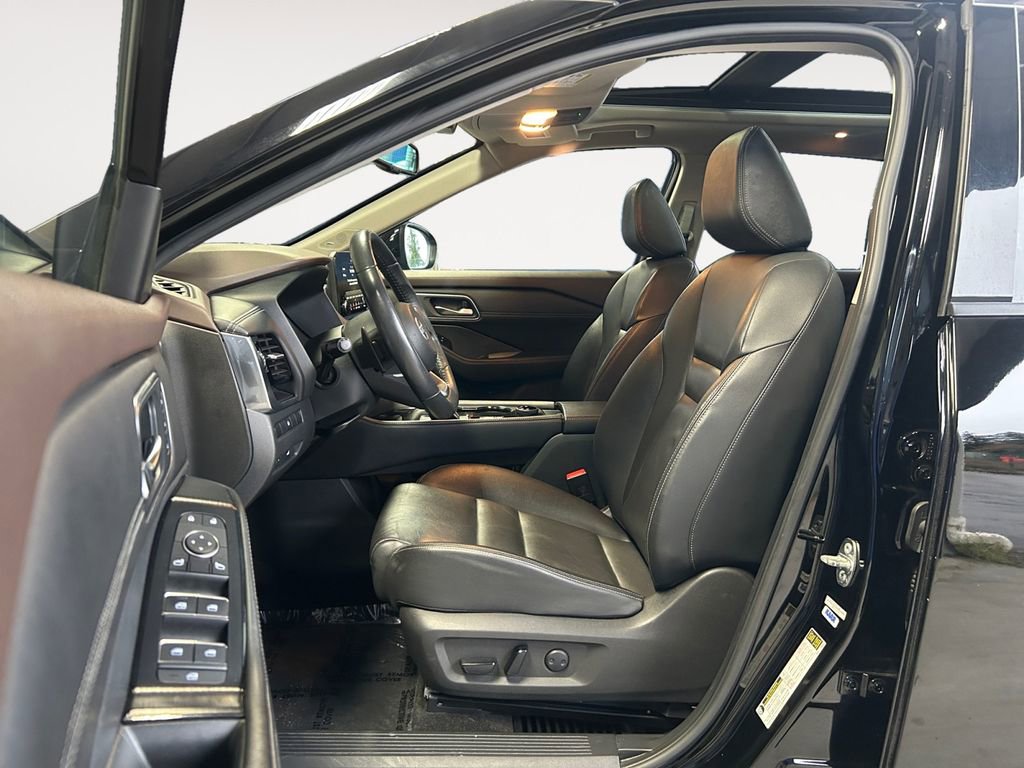 Used 2021 Nissan Rogue SL w/ Premium Package image 15