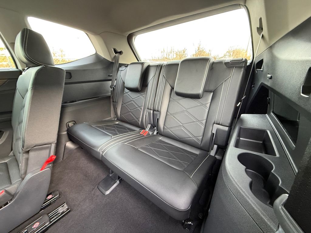 Used 2025 Volkswagen Atlas SE image 22