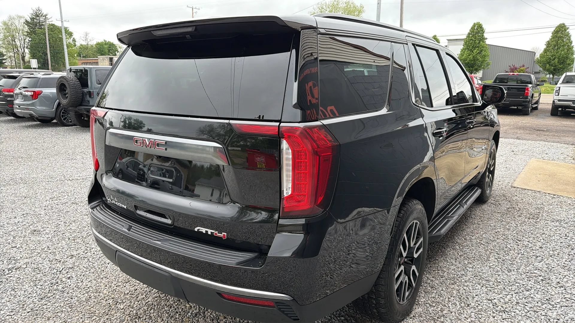 Used 2022 GMC Yukon AT4 AWD/4WD image 5