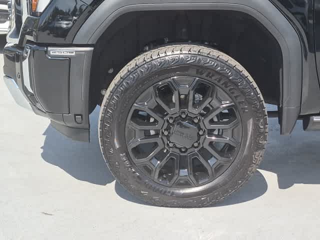 Used 2025 GMC Sierra 2500 Denali AWD/4WD image 13