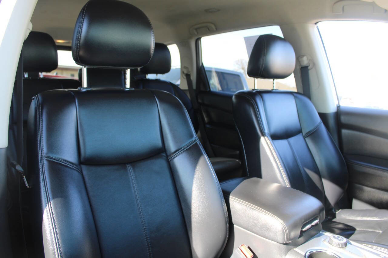 Used 2019 Nissan Pathfinder SL image 14