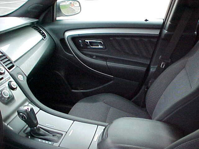 Used 2015 Ford Taurus SEL image 17