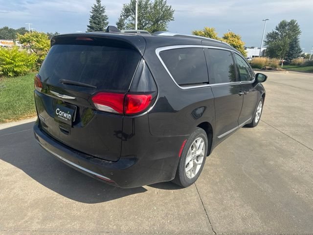 Used 2018 Chrysler Pacifica Touring-L w/ Tire & Wheel Group FWD image 7