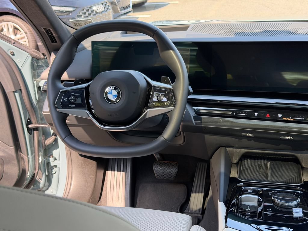 Used 2024 BMW 530i xDrive w/ Premium Package AWD/4WD image 23