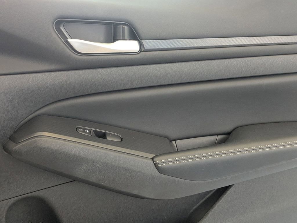 Used 2025 Nissan Altima 2.5 SV FWD image 31
