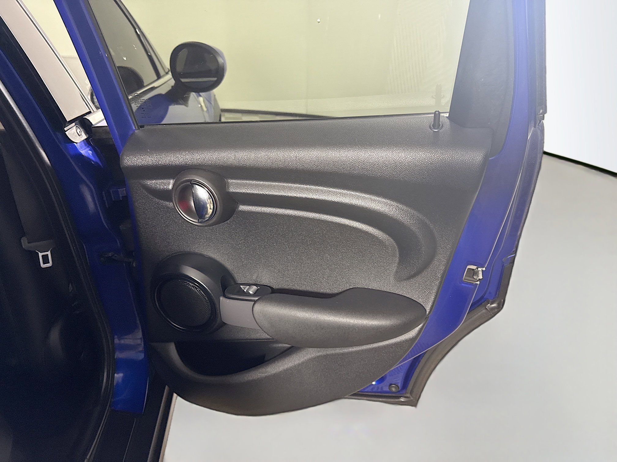 Used 2020 MINI Cooper 4-Door Hardtop image 28