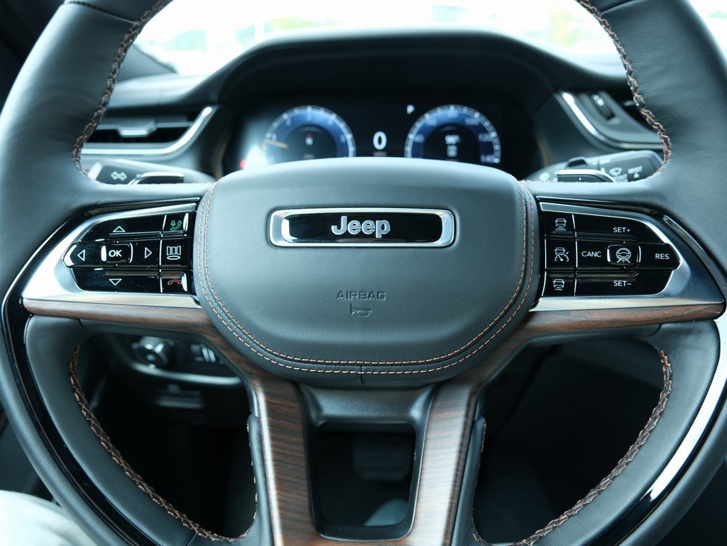 New 2025 Jeep Grand Cherokee Summit image 16
