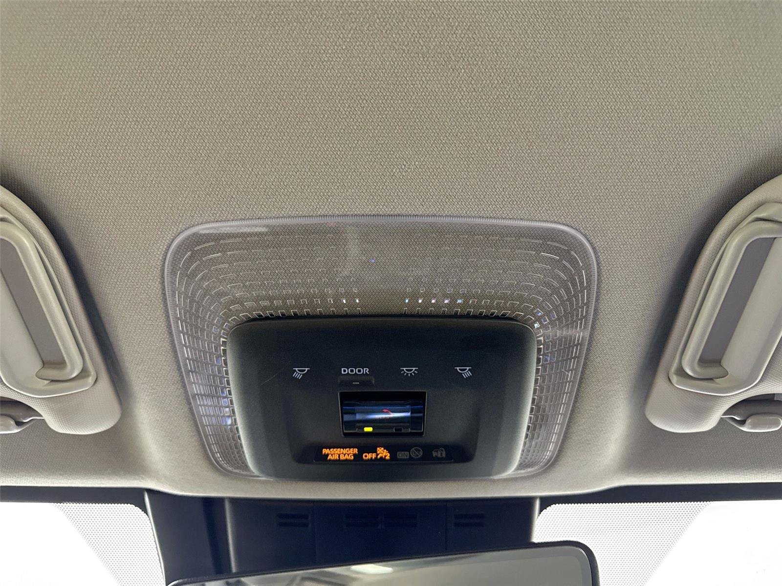 Certified 2025 Toyota Prius XLE FWD image 6