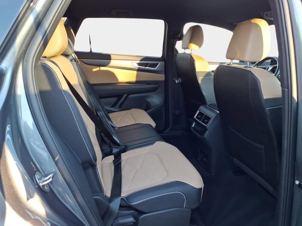 Used 2024 Volkswagen Atlas Cross Sport SE image 15