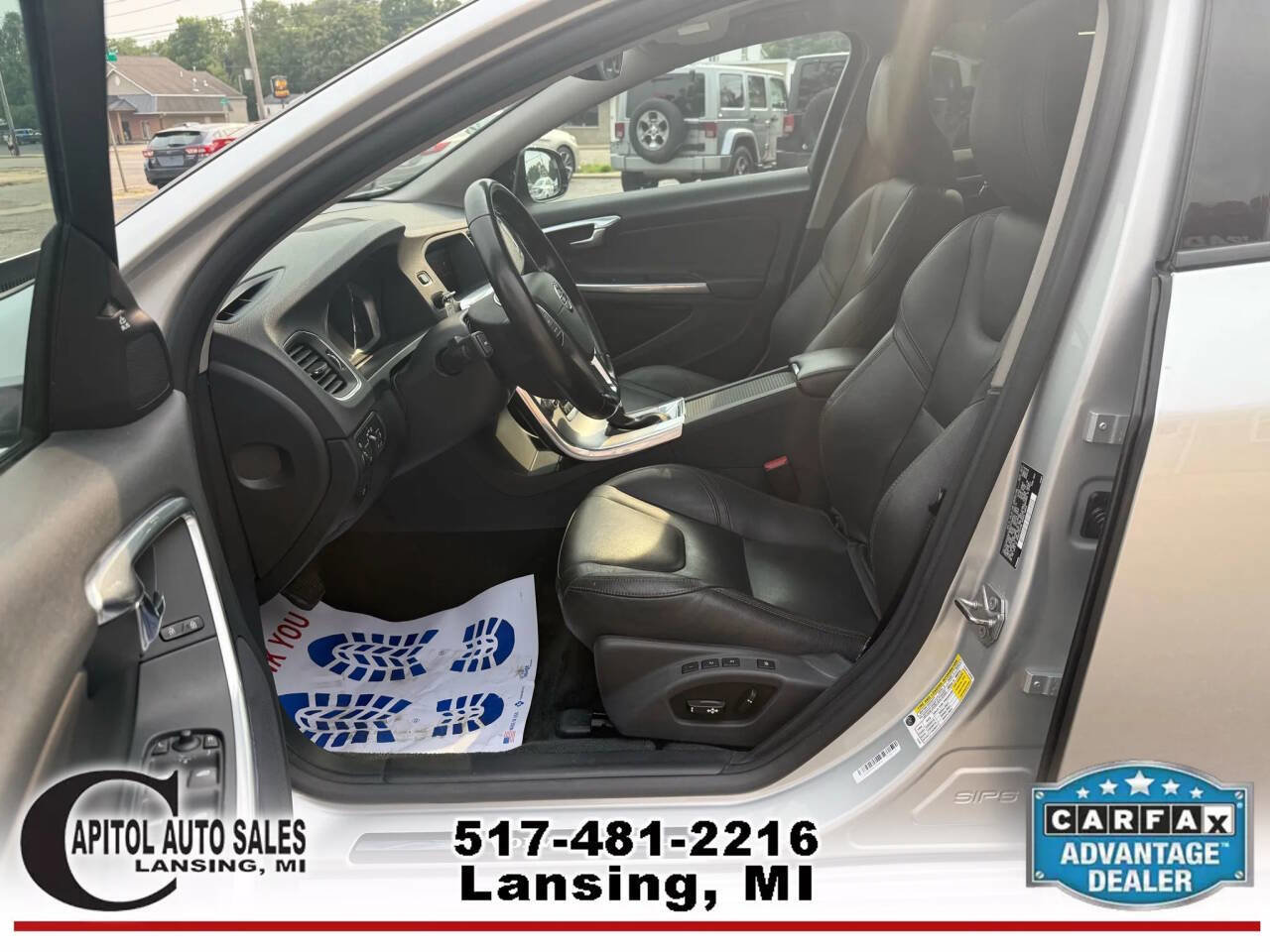 Used 2017 Volvo V60 T5 Cross Country Platinum w/ Climate Package image 12