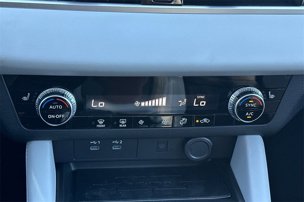 New 2025 Mitsubishi Outlander SE image 21