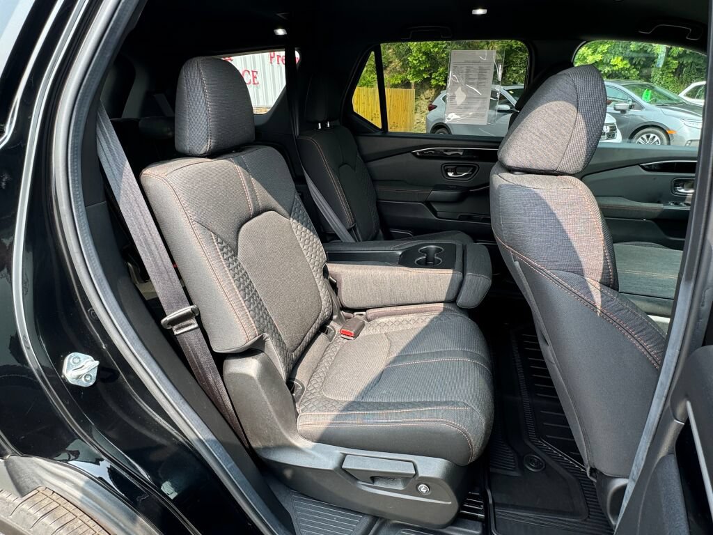 Used 2025 Honda Pilot Sport image 20