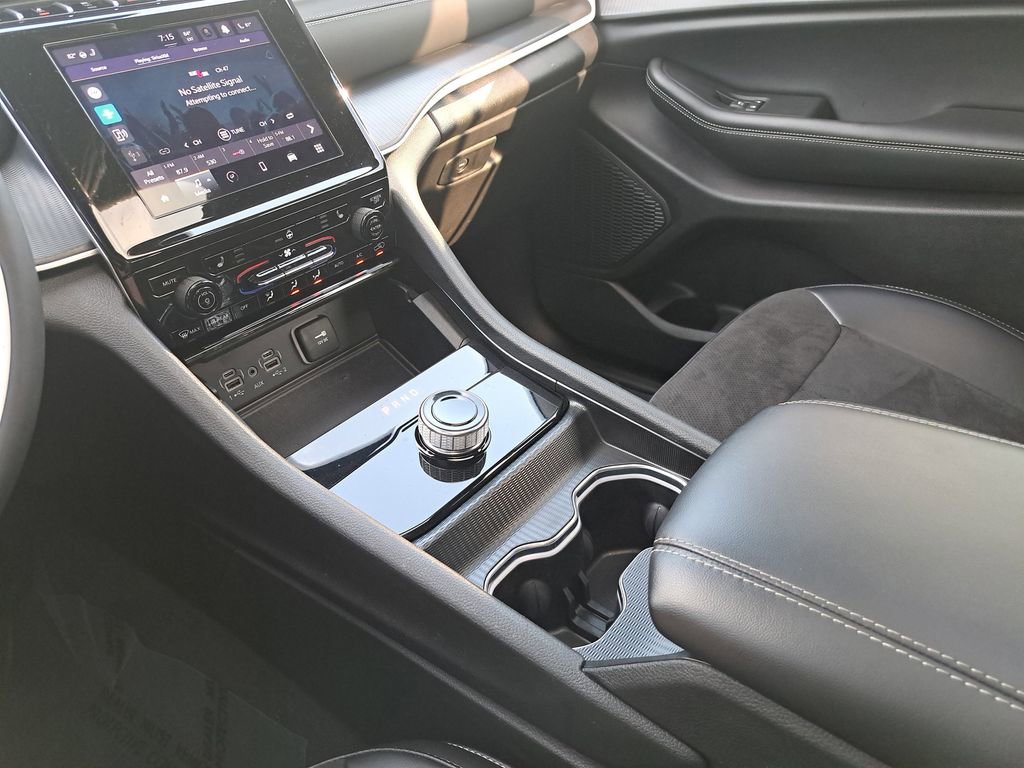 Certified 2024 Jeep Grand Cherokee Altitude AWD/4WD image 24