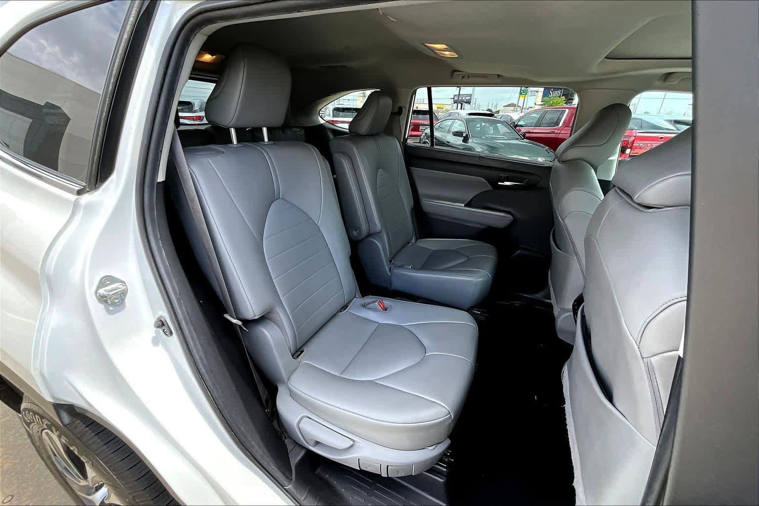 Used 2020 Toyota Highlander XLE FWD image 20