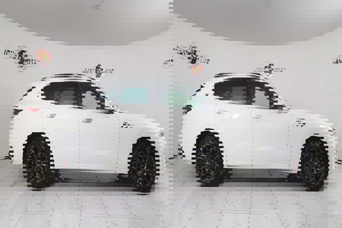 Used 2022 Maserati Levante Modena image 2