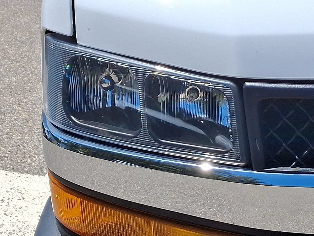 Used 2024 Chevrolet Express 2500 w/ Driver Convenience Package RWD image 9