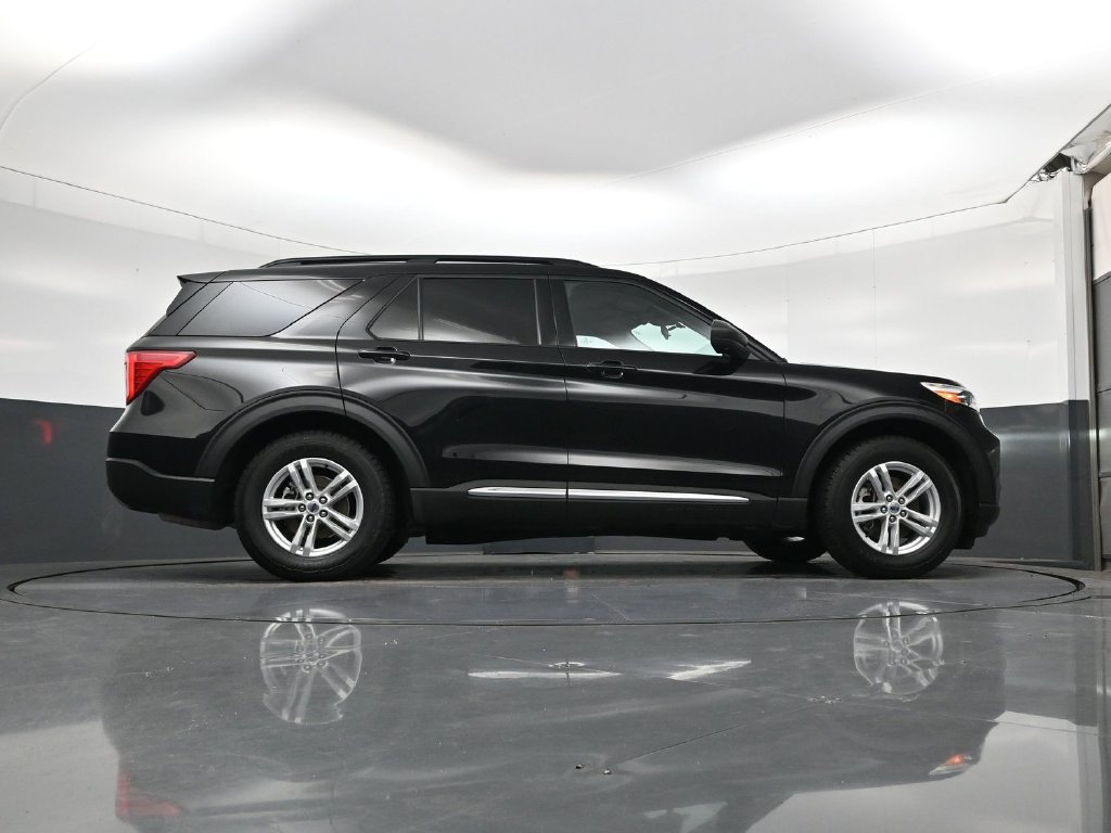 Used 2024 Ford Explorer XLT w/ Equipment Group 202A RWD image 25