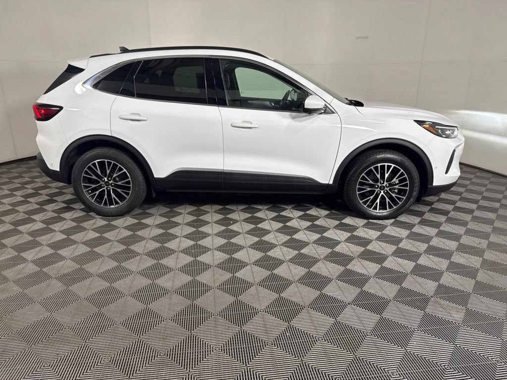 Used 2023 Ford Escape SE w/ PHEV Premium Package FWD image 11