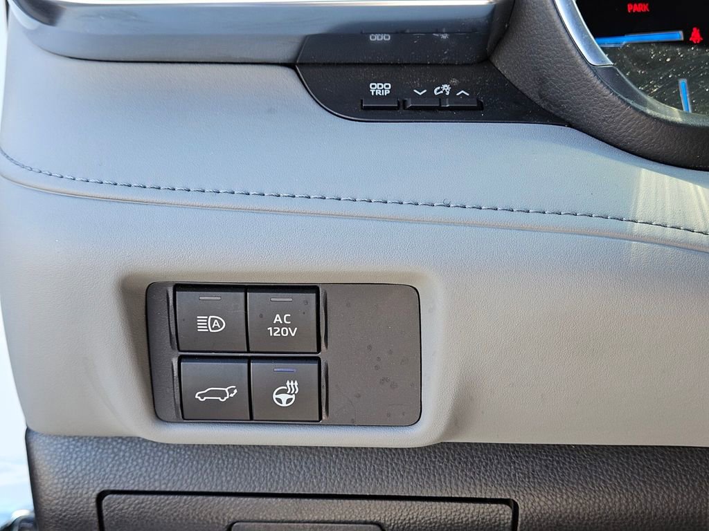 Used 2021 Toyota Highlander Limited image 26