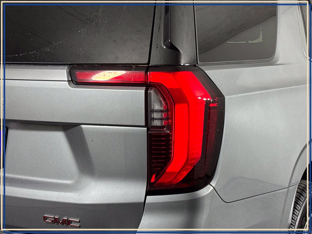Certified 2025 GMC Yukon Denali AWD/4WD image 9