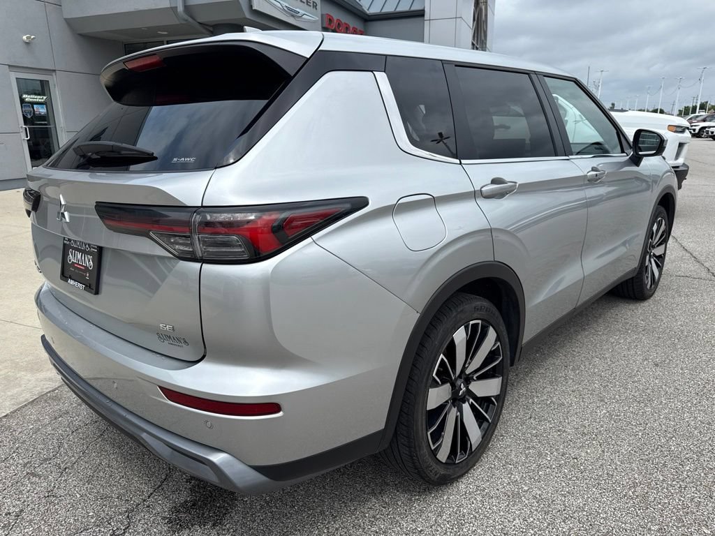 Used 2025 Mitsubishi Outlander SE AWD/4WD image 4