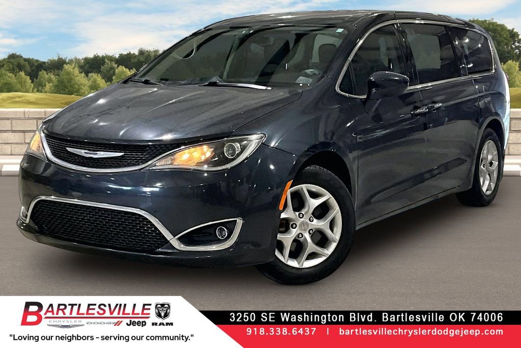 Used 2020 Chrysler Pacifica Touring w/ Tire & Wheel Group image 1