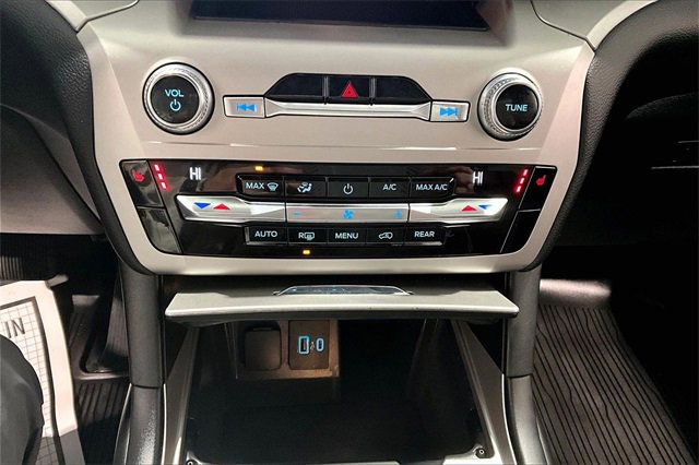 Used 2021 Ford Explorer XLT image 16