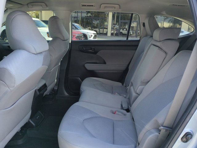 Used 2021 Toyota Highlander LE image 13