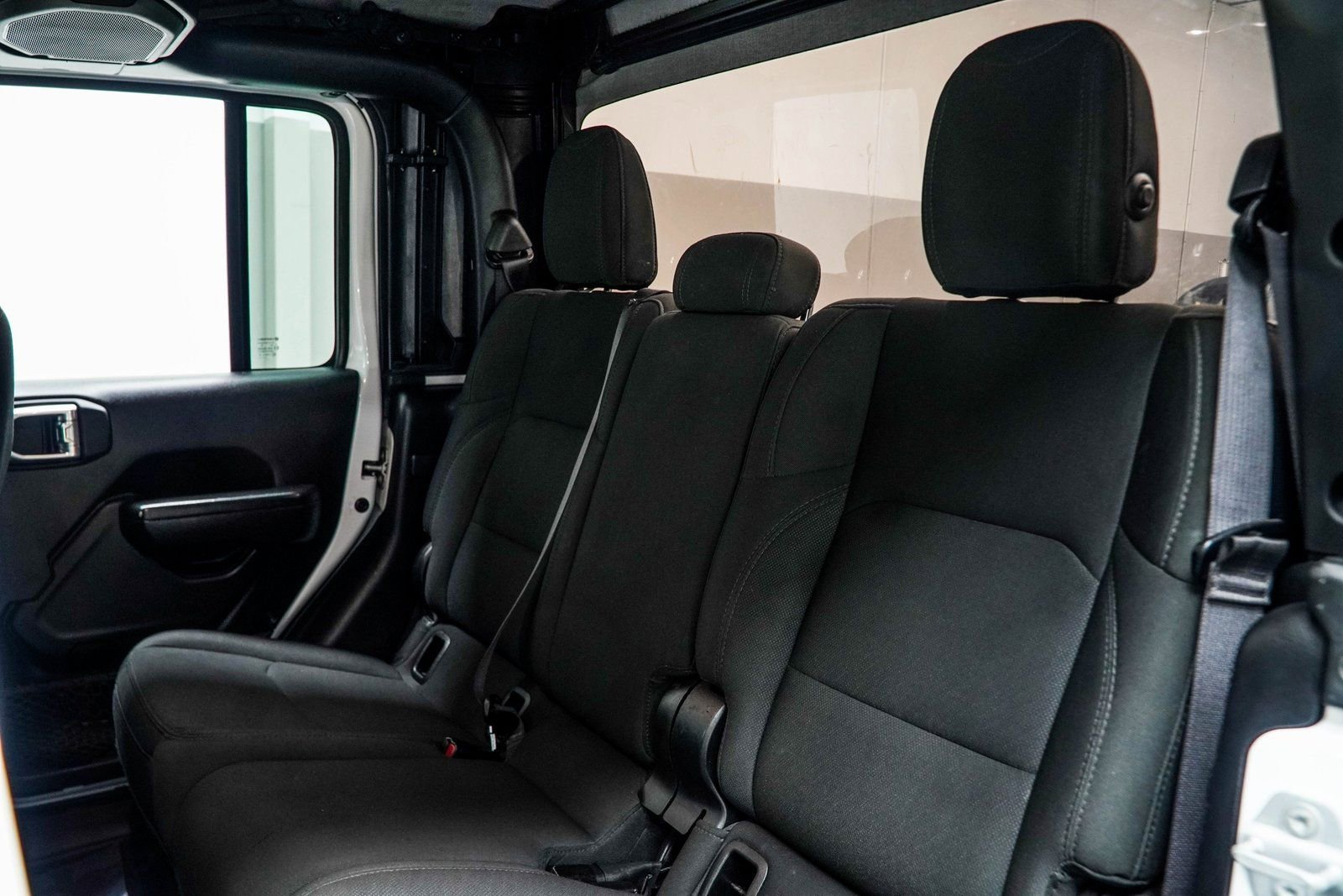 Used 2022 Jeep Gladiator Willys AWD/4WD image 37