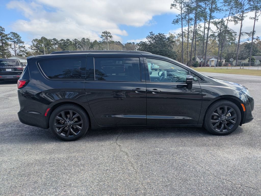 Used 2019 Chrysler Pacifica Limited w/ S Appearance Package image 4