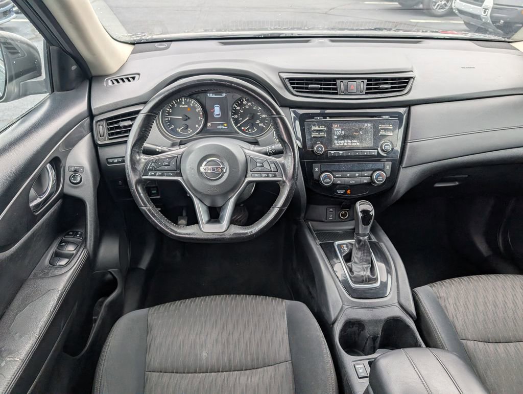 Used 2017 Nissan Rogue SV w/ Midnight Edition image 11