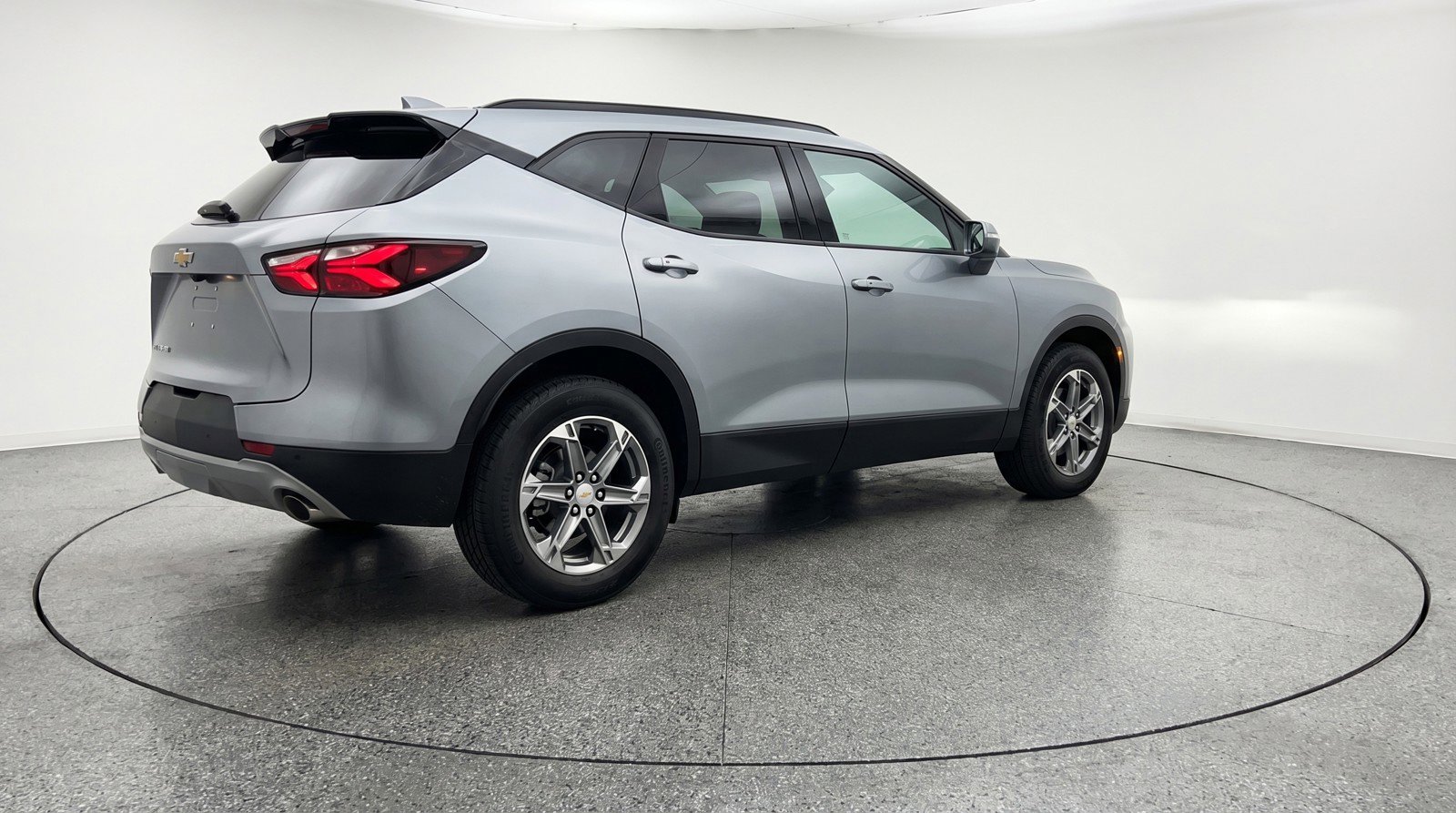 Used 2025 Chevrolet Blazer LT FWD image 9