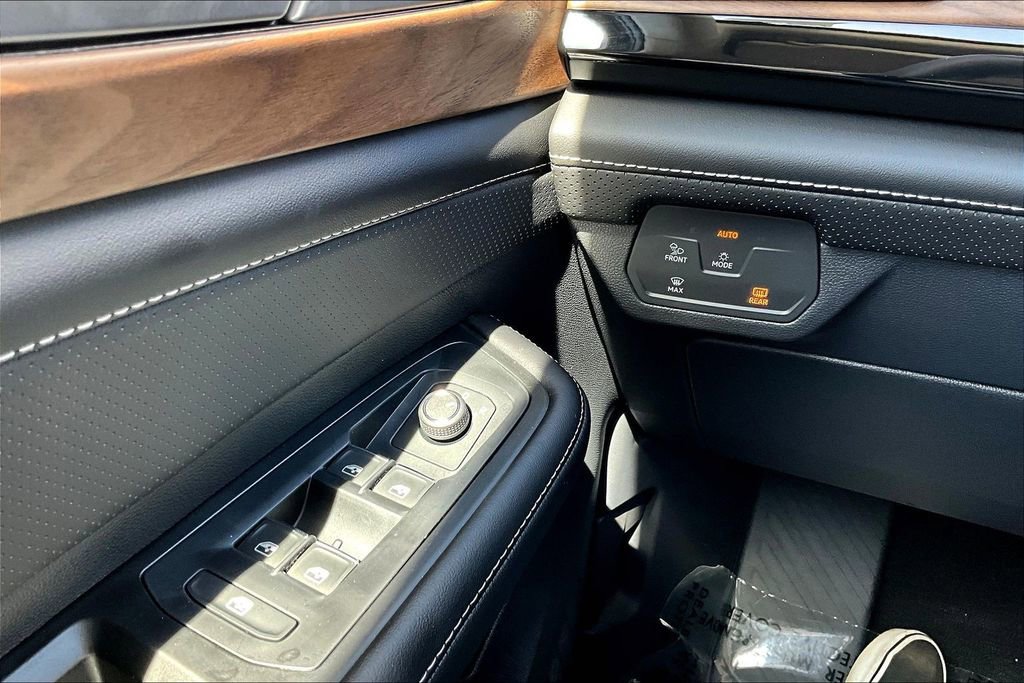 New 2026 Volkswagen Atlas SE image 16