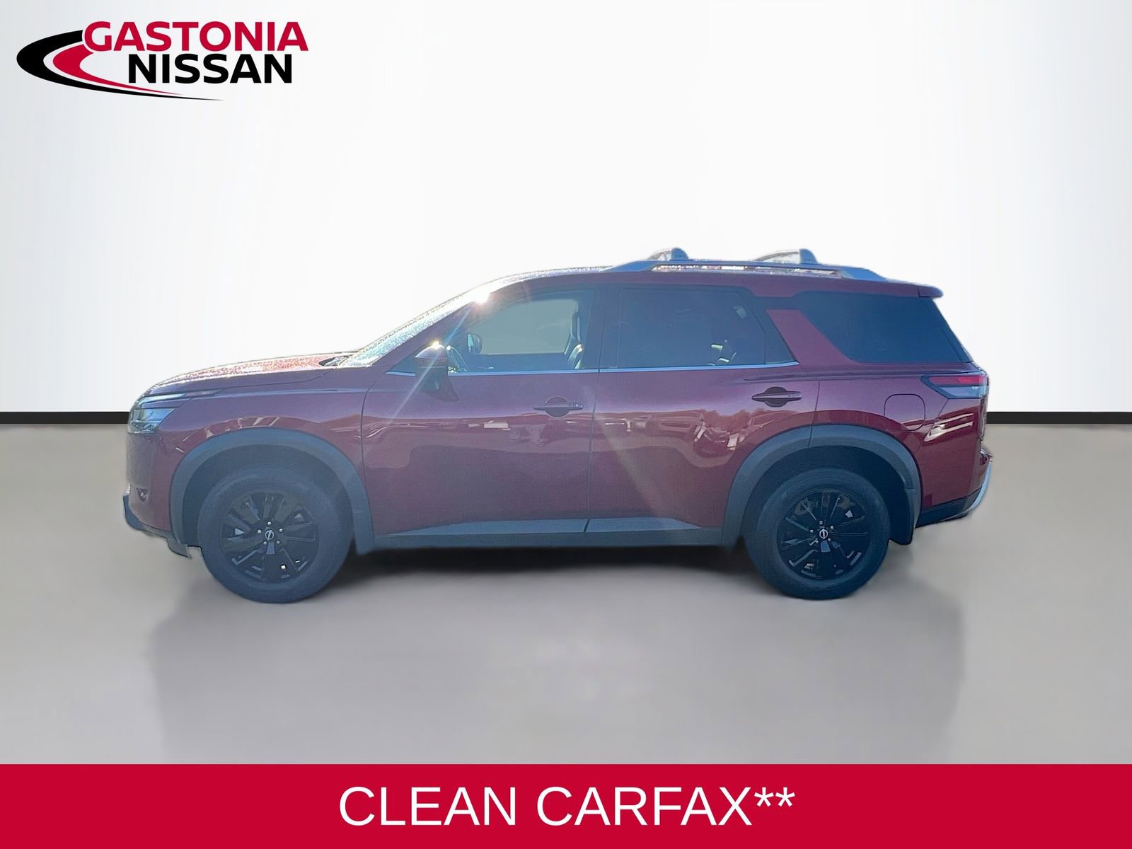 Used 2024 Nissan Pathfinder SL FWD image 5