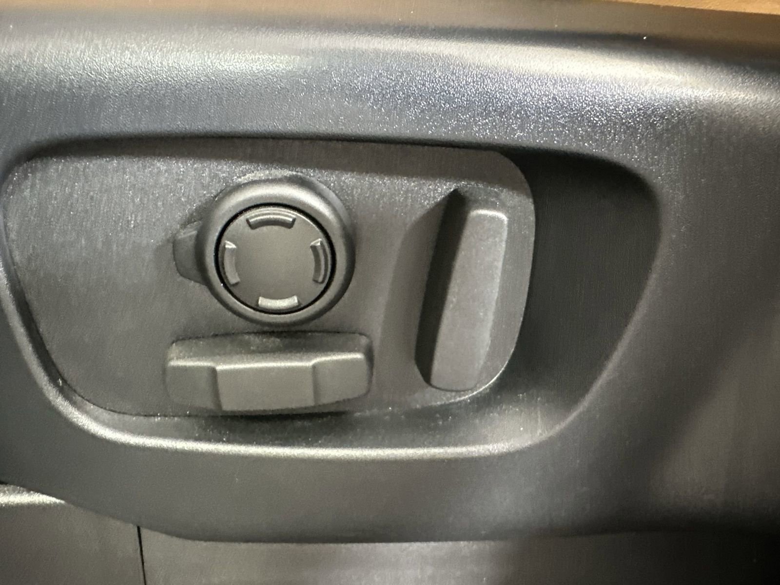 Used 2020 Land Rover Discovery HSE image 18