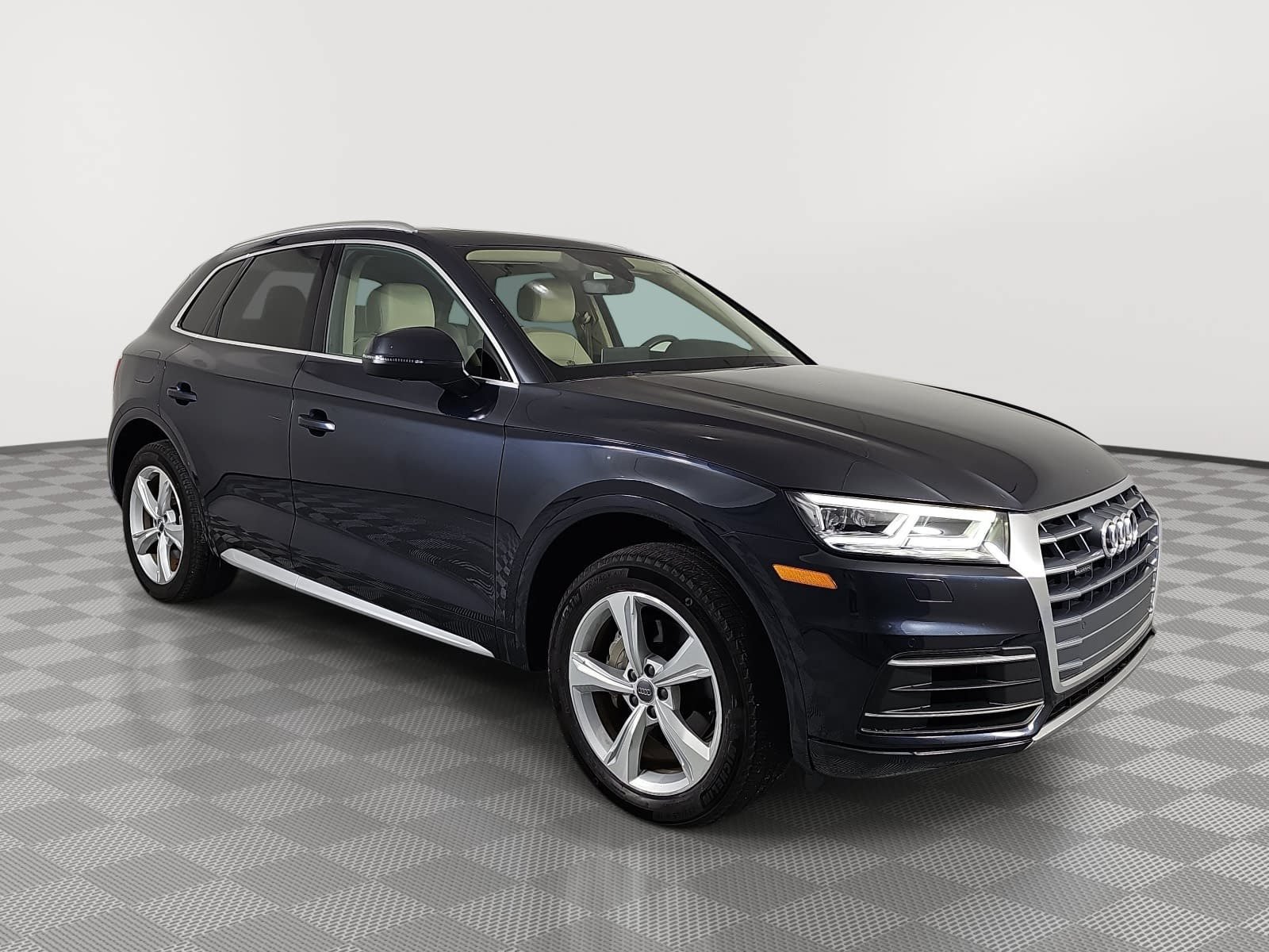 Used 2020 Audi Q5 2.0T Premium Plus w/ Premium Plus Package AWD/4WD image 2