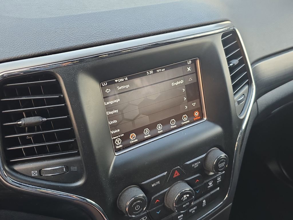 Used 2019 Jeep Grand Cherokee Laredo image 24