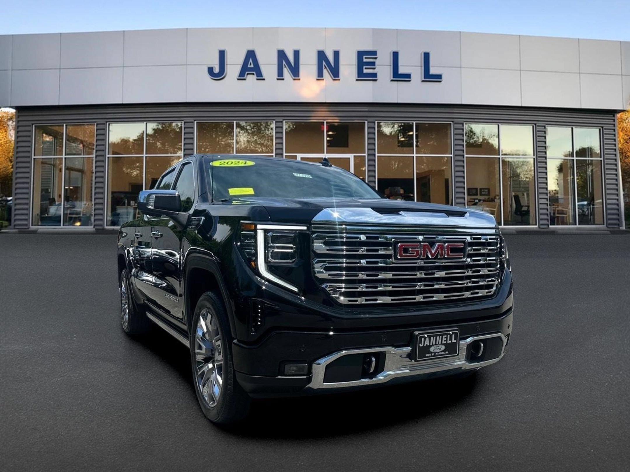 Used 2024 GMC Sierra 1500 Denali w/ Denali Reserve Package AWD/4WD image 3